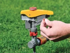 Hozelock Pulsating Sprinkler -Nature Living Shop product 640x480 63b566f88cc61 n